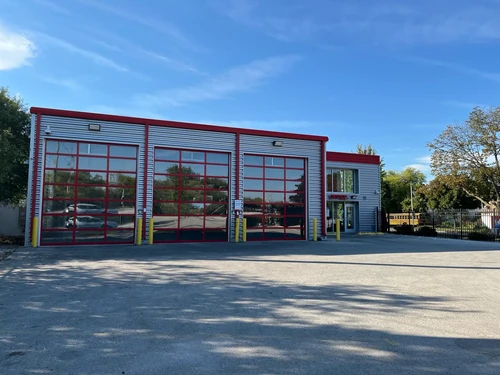 North Milwaukee Self Storage storage facility exterior view